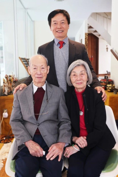 岭大校长秦泗钊教授与著名经济学家邹至庄教授访谈