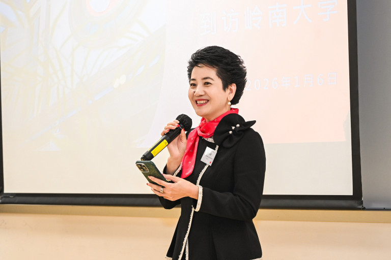 廣州中大嶺南工商企業家協會蔡文娟會長致辭。