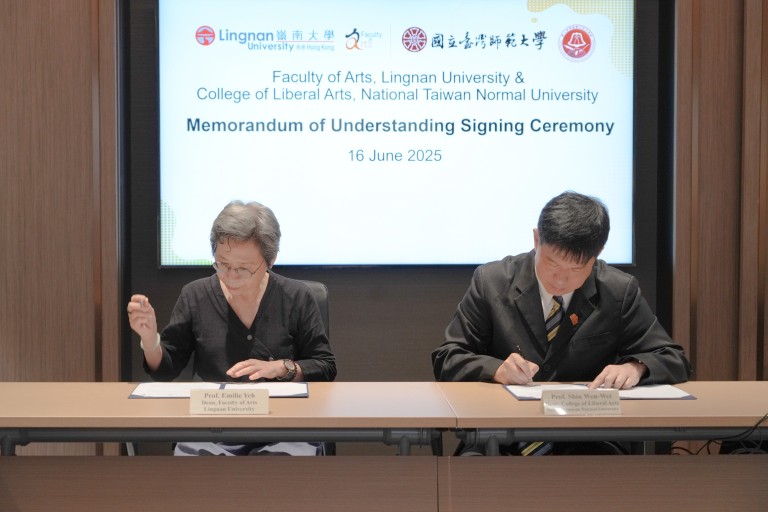 two deans sign the MoU