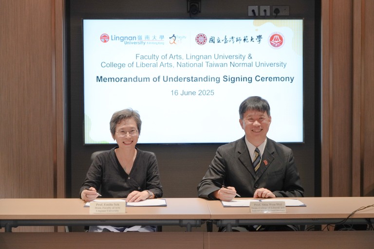 two deans sign the MoU