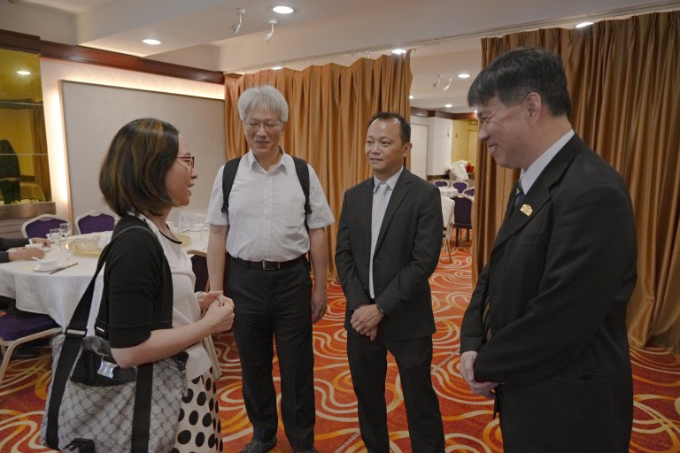 chit chat before lunch