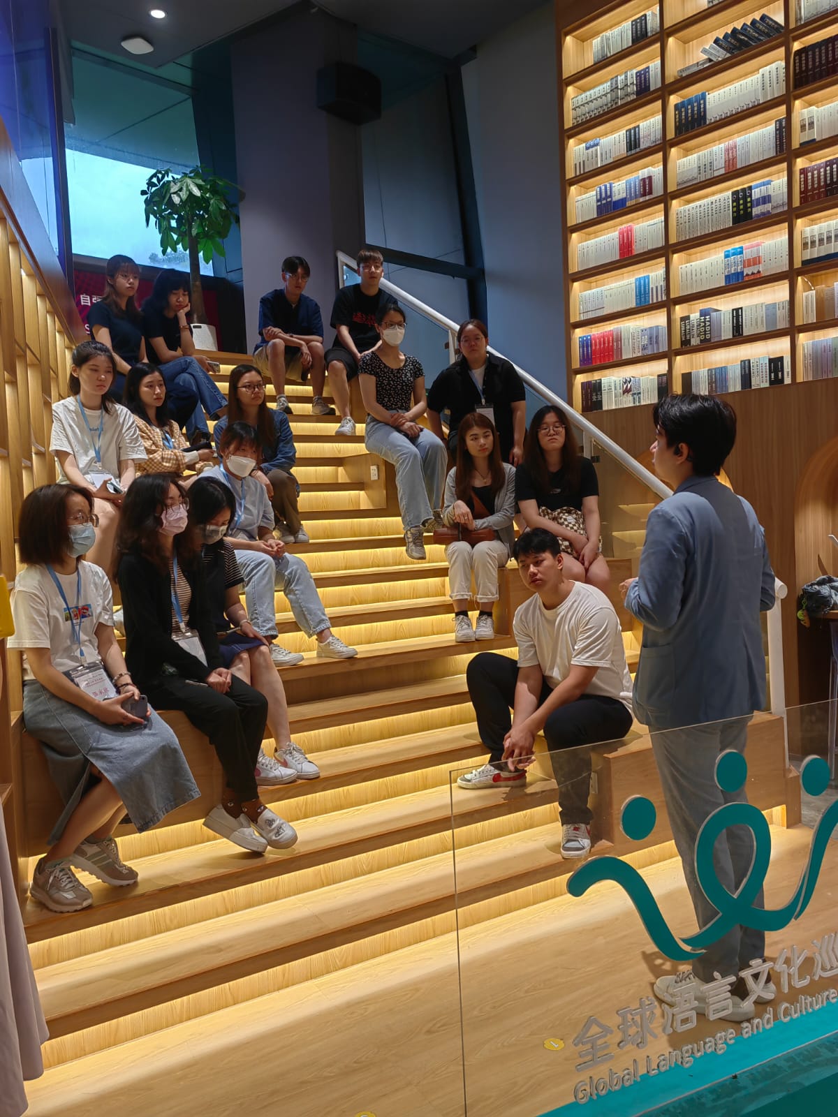 同學們與清華大學深圳國際研究生院在讀博士生代表交流