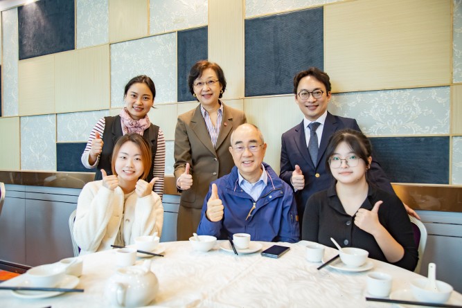 (Standing, from left): Ms Wei Sijing, Associate Vice-President (Experiential Learning Projects) and Head of CLEAC Professor LI Dong-hui, Dr Zhou Bo; (Seated, from left): CHOW Lok-yi, Vice-President (Academics) cum Provost Professor Raymond CHAN Hon-fu and LAM Sze-nga