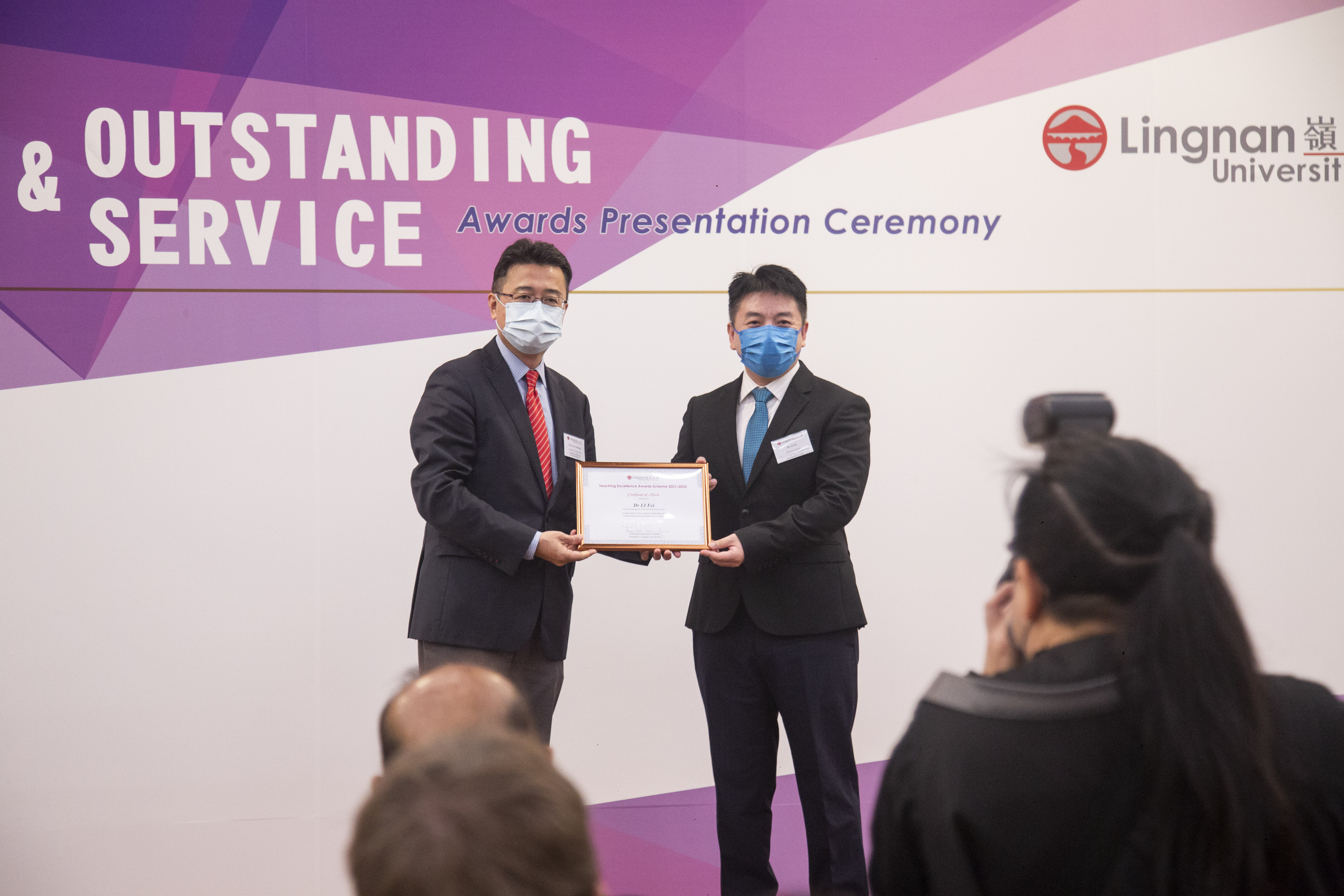 Dr. LI Fei receives the Certificates of Merit award