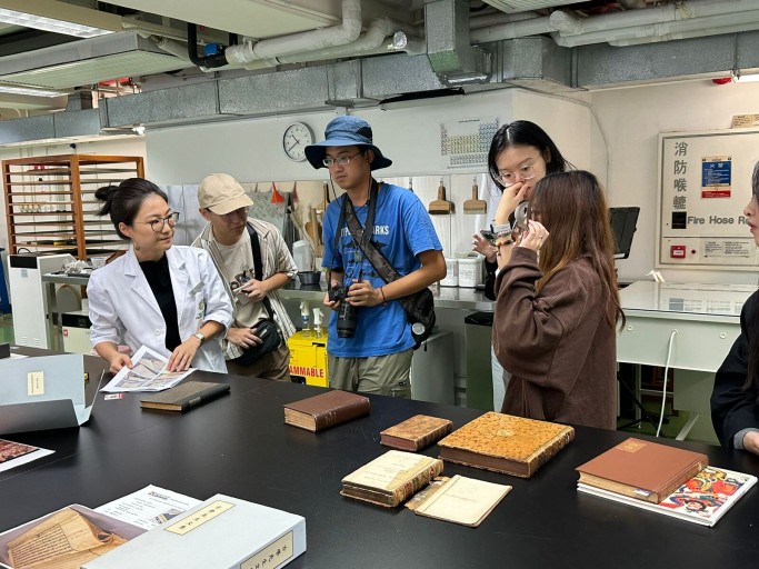 Visit to HKU Conservation Lab 