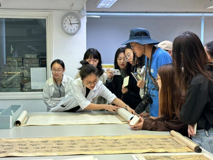 Visit to HKU Conservation Lab 