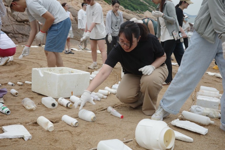Curating Beach Field Trip, led by Liina Klauss
