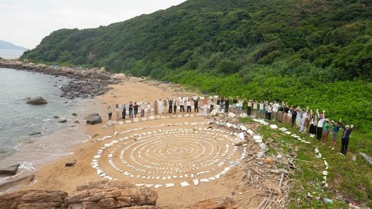 Curating Beach Field Trip, led by Liina Klauss