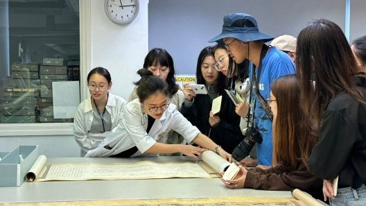 Visit to HKU Conservation Lab 