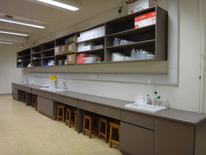 Laboratory Setting and Equipment
