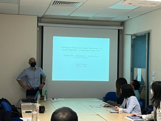 Seminar by Dr. Sangyoon PARK on 7 October 2022