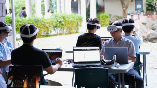 Students from CLC9005 learned via VR equipment (22 October 2024)