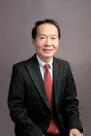 Professor QIU Dongxiao Larry