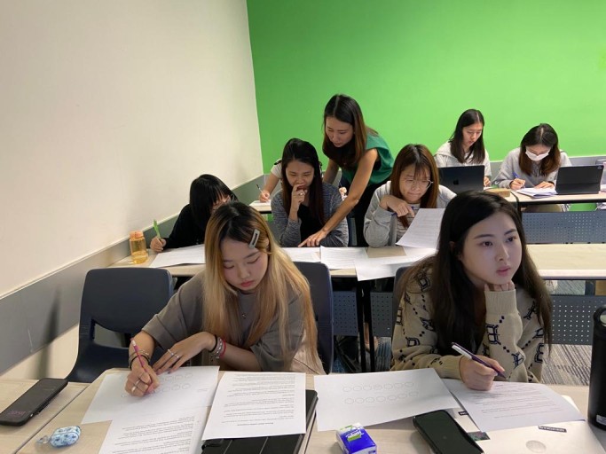 A Talk on "Intercultural Communication in Global Business" by Amy Yang