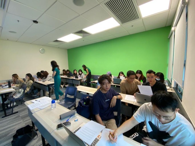 A Talk on "Intercultural Communication in Global Business" by Amy Yang