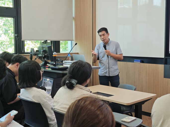 Prof. Luke Lu, speaker of the seminar