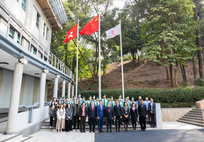 岭大举行元旦日升国旗典礼