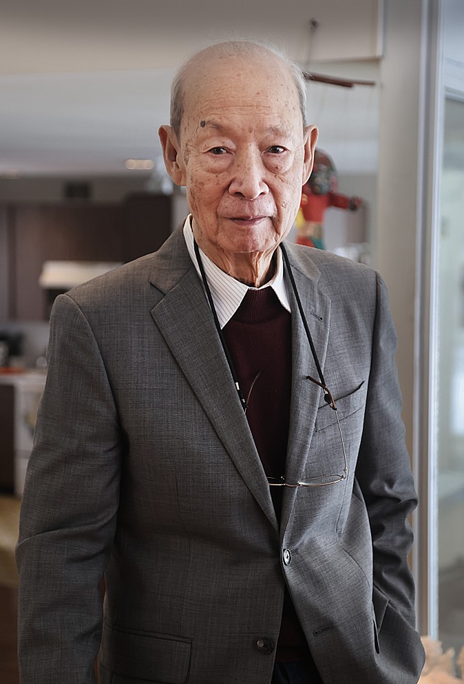 Lingnan’s President visits renowned economist and Lingnanian Prof Gregory Chow