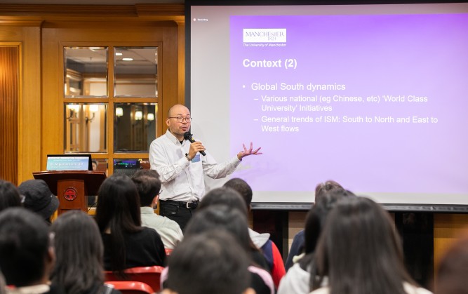 Distinguished Scholars Seminar Series: renowned scholar from Manchester University shares insights on international higher education