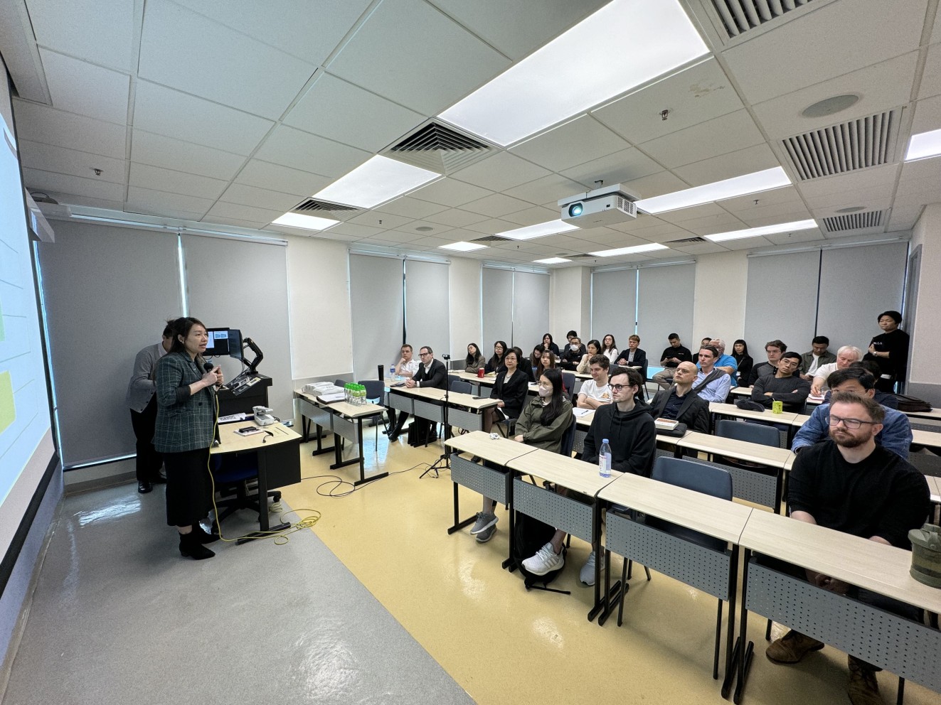 岭南大学与屯门警区合办讲座共建关爱校园