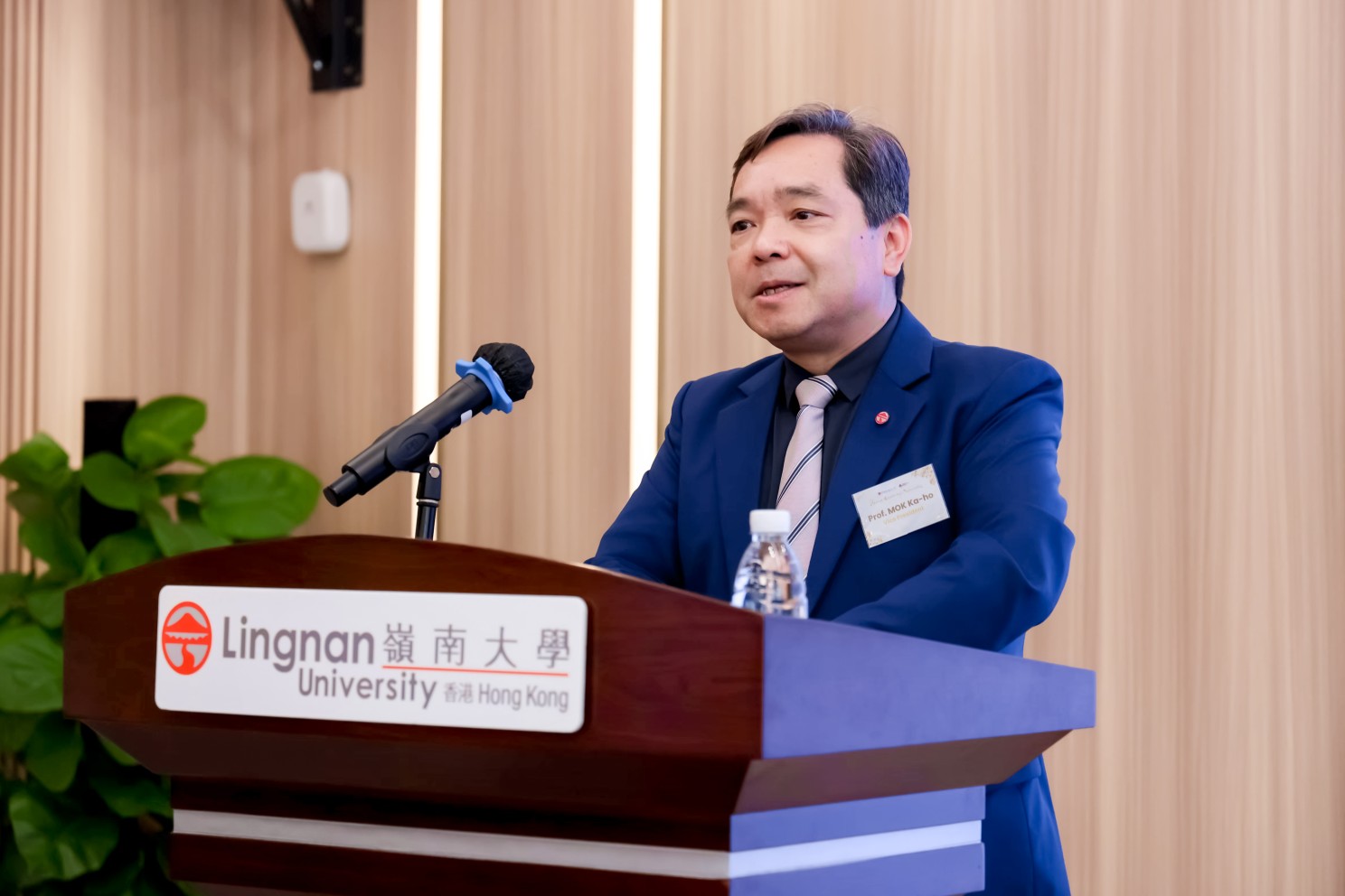 Prof Joshua Mok Ka-ho, Vice President and Dean of the School of Graduate Studies at Lingnan University delivers a speech.
