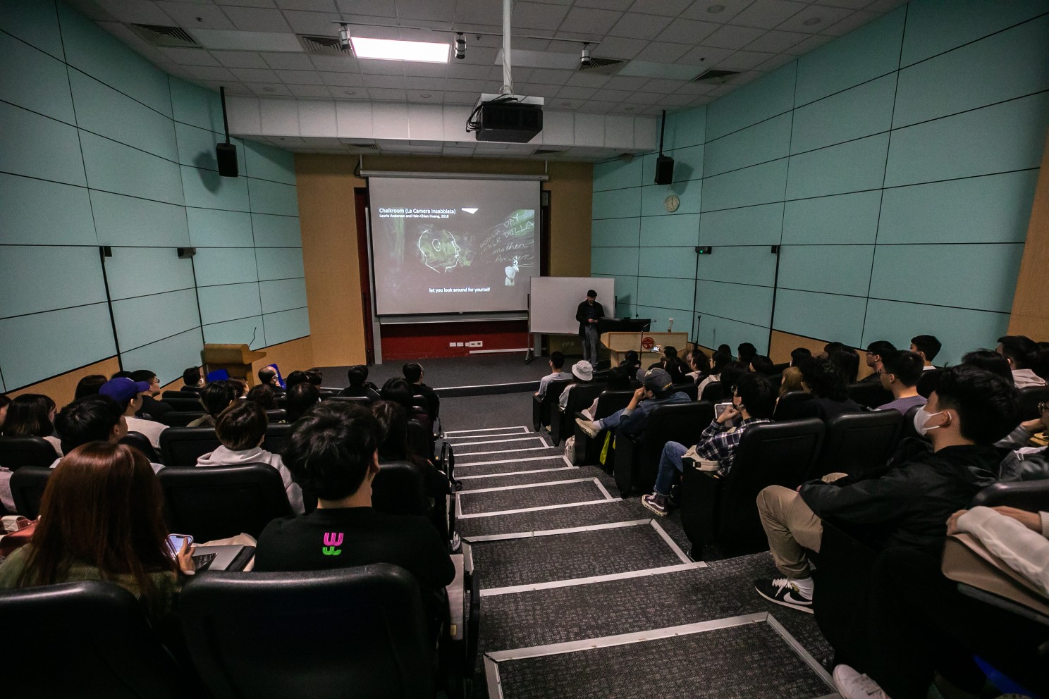 XR Gold Award-winning director Huang Hsin-chien describes immersive experience of VR works to students