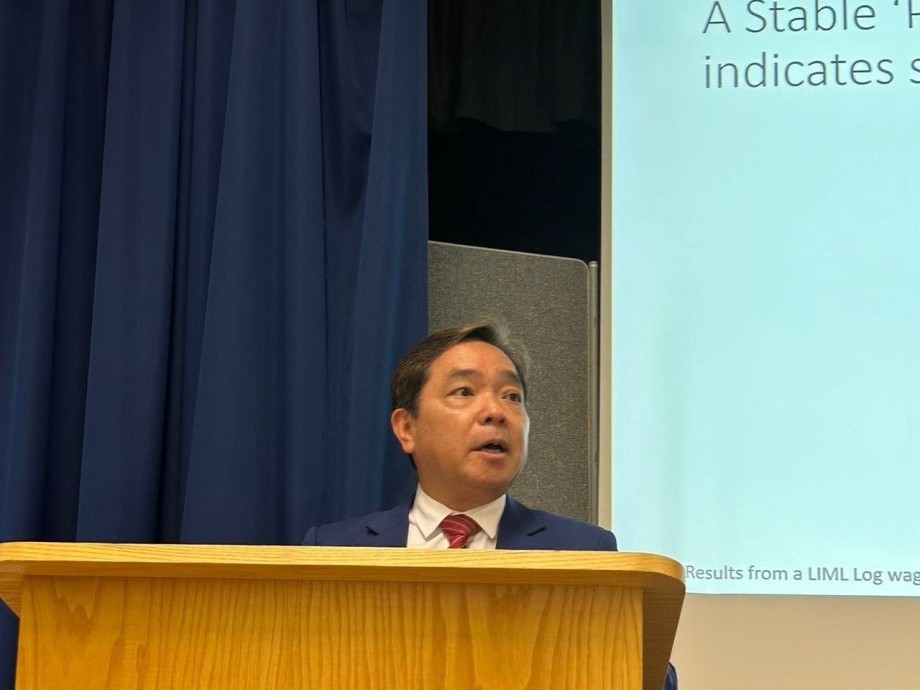 嶺南大學副校長莫家豪教授