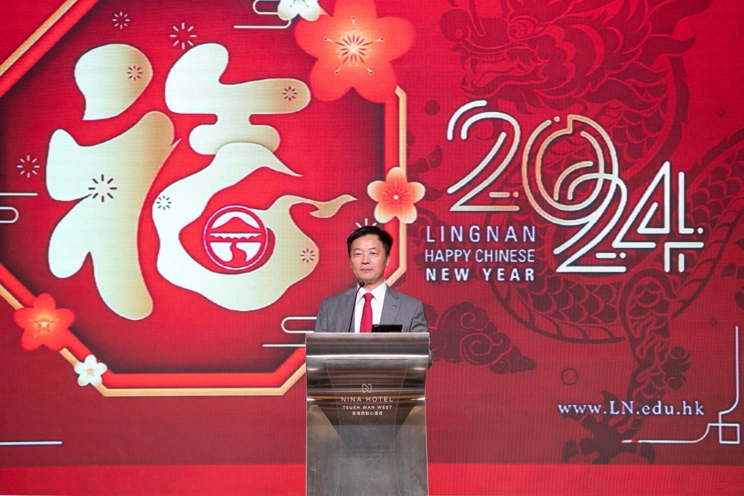 President S. Joe Qin gathers with all university faculty and staff for the first time, expressing Lingnan's commitment to accelerate talent recruitment and introducing various development plans in the digital era.