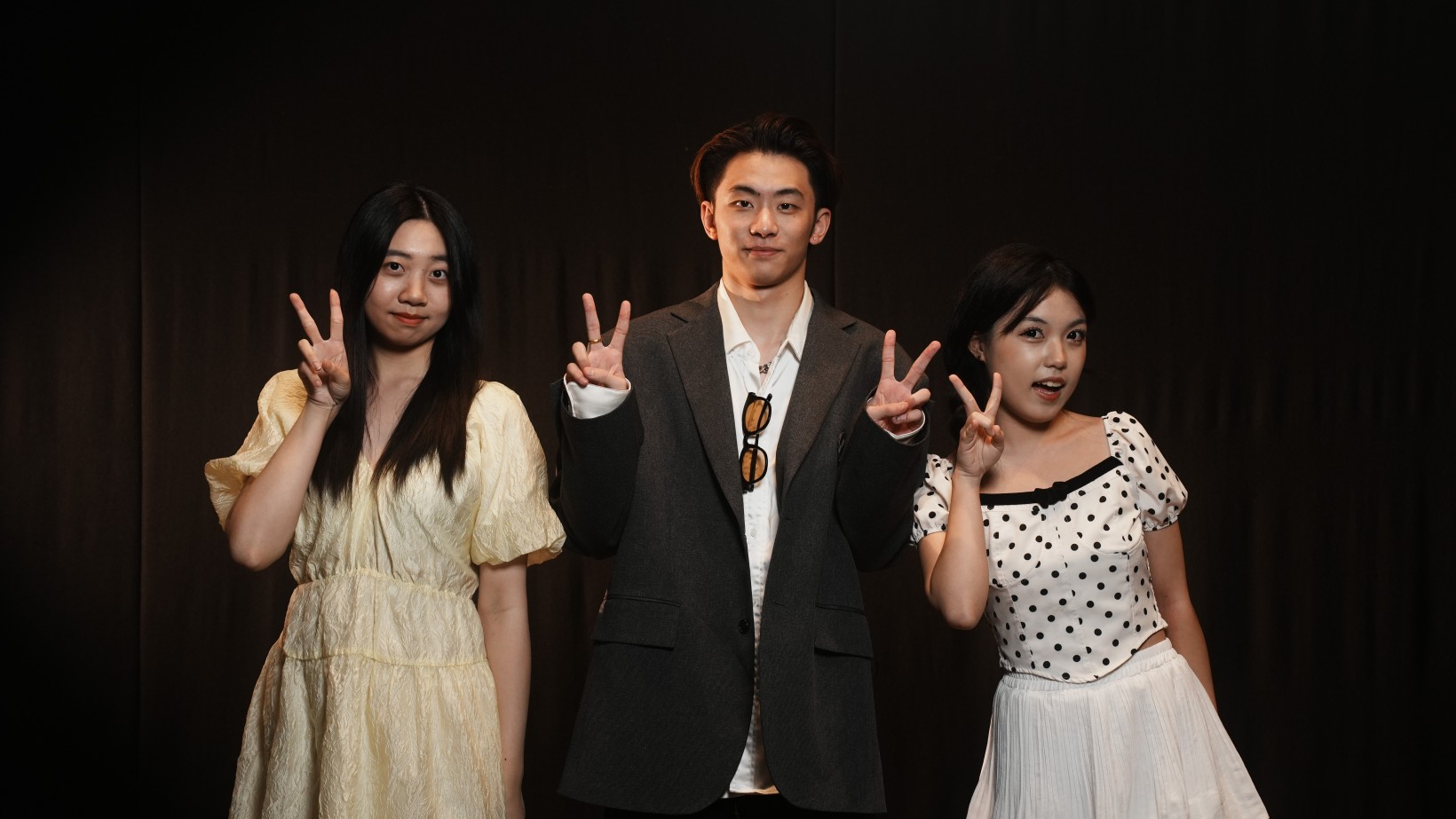  （左起）嶺大學生田雪桐、李嘉鵬及何沐珊
