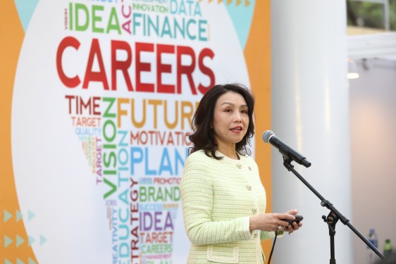  Ms Carrie Leung, Council Member and Chairman of the University’s Career Development Committee, delivers a speech.