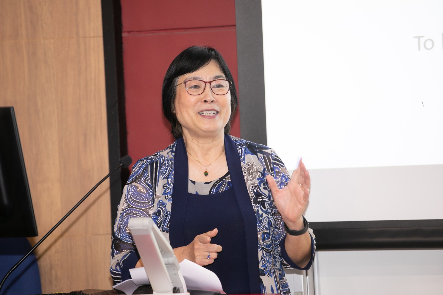 Among the first cohort of Lingnan Fellows, Prof Zhou Min is an elected member of the National Academy of Sciences and the American Academy of Arts and Sciences, and a Distinguished Professor of Sociology and Asian American Studies and Walter and Shirley Wang Endowed Chair in US-China Relations and Communications at the University of California, Los Angeles.