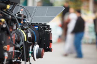岭大调查：逾六成影视业从业员曾被拖欠工资 建议业界引入标准合约