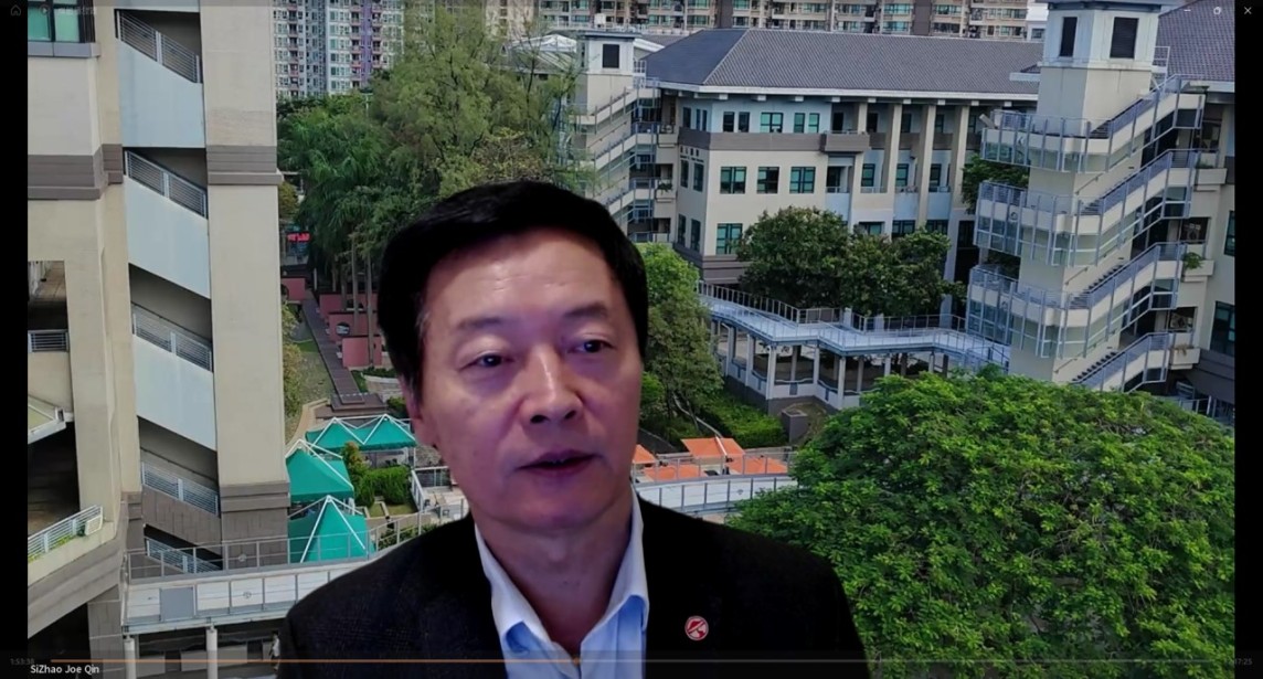 Prof S. Joe Qin, President of Lingnan University, congratulates the first cohort of students.