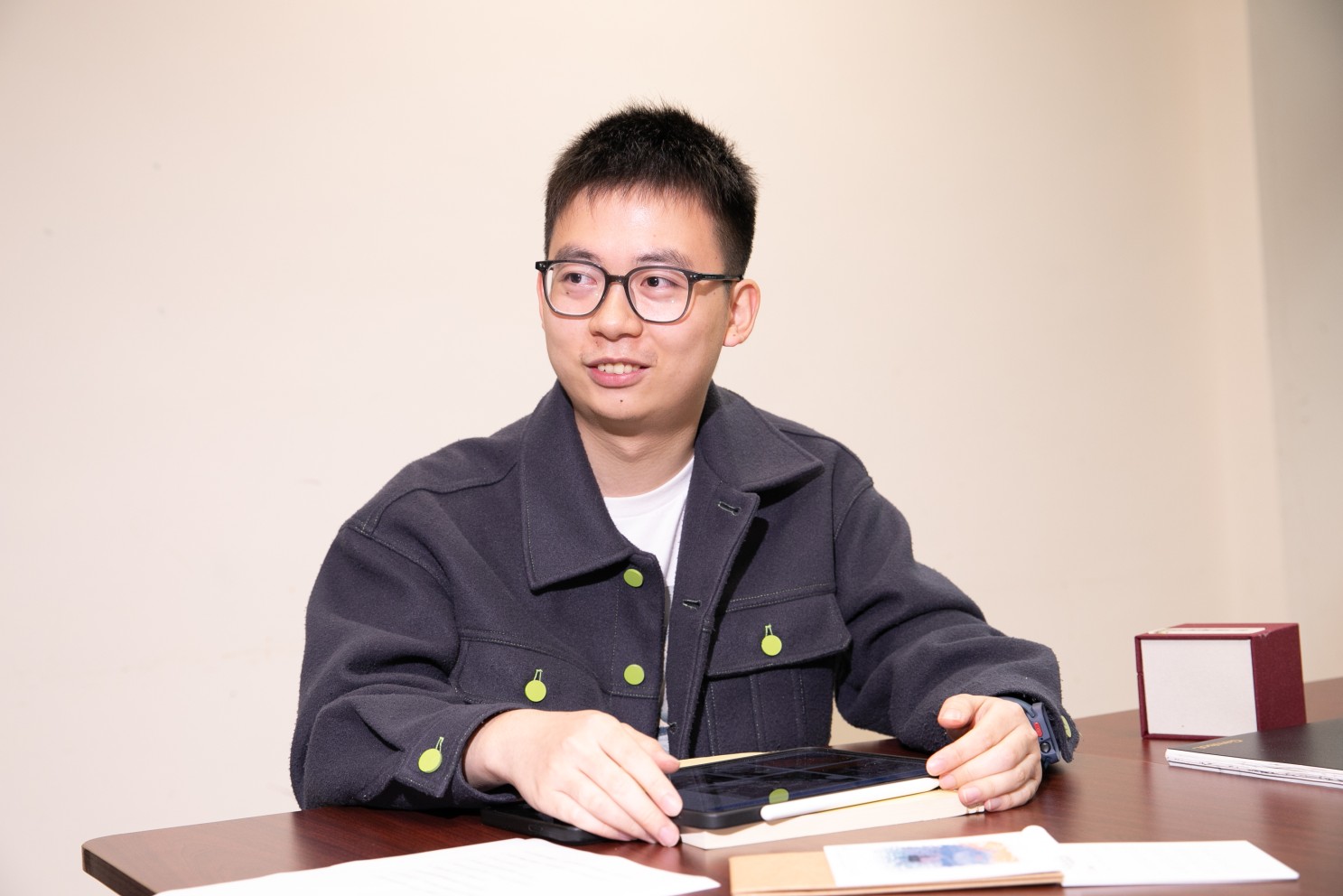 Shiwei believes that in the digital age, a humanistic approach in inspiration and creation is more valuable than the end result.
