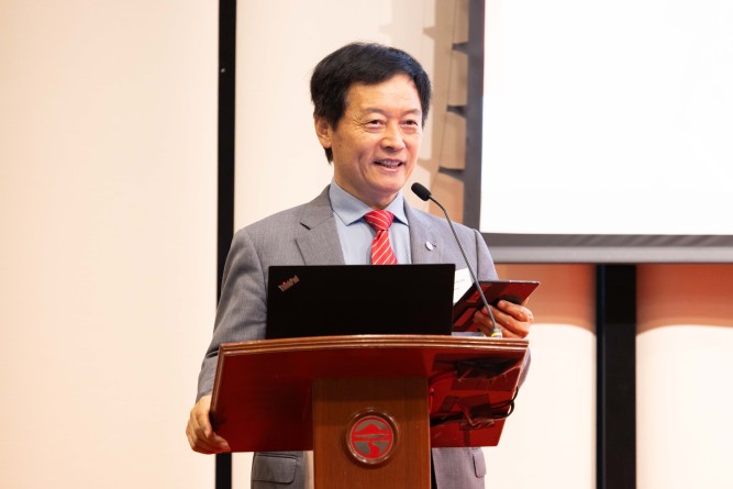 In his welcoming remarks, President S. Joe Qin shares Lingnan's recent major developments and achievements, including the establishments of the Lingnan University Institute for Advanced Study and the School of Data Science.