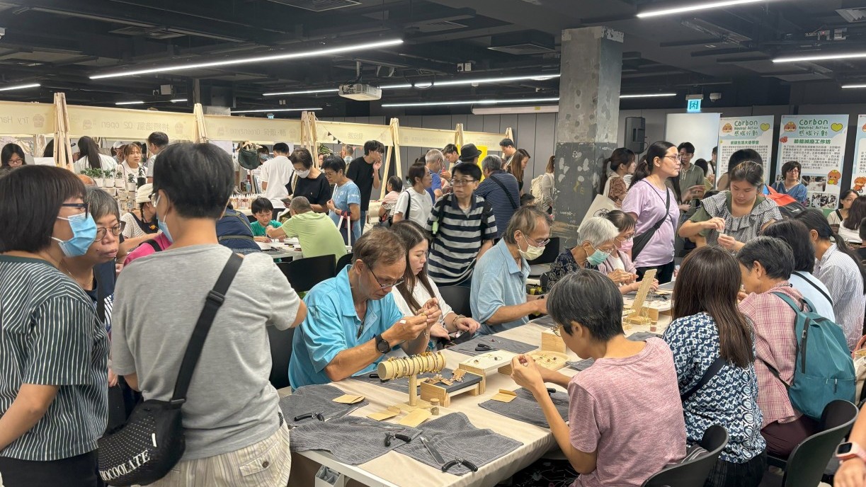 Participants learn to make jewellery from kitchen waste, and create sea glass crafts.