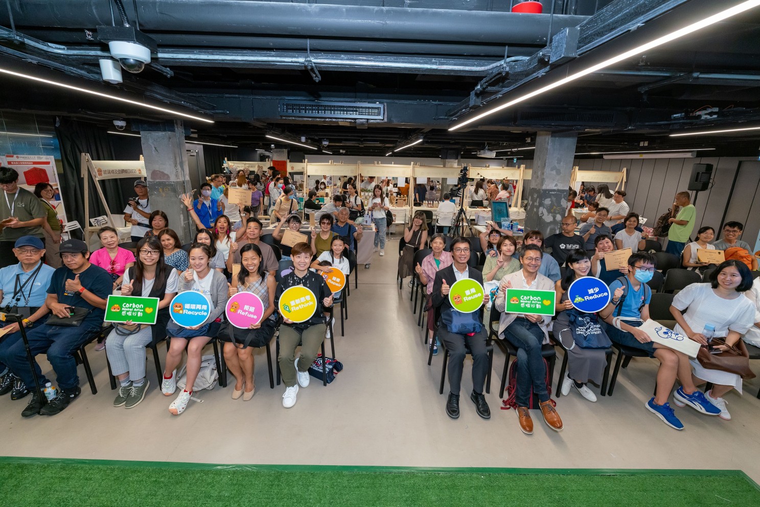The event has received strong support from the Government, community partners, as well as staff, students, and alumni from various departments of Lingnan, attracting over 800 participants.