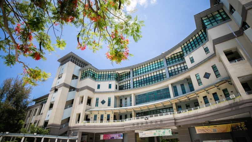 Lingnan-60 receives over 3,000 applications from all over the world, and welcomes over 20 leading scholars, including Prof Richard Walker