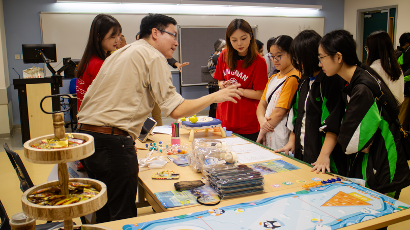The many interactive experiences of Lingnan Discovery Day for Undergraduate Admissions attract students and parents from Hong Kong and beyond
