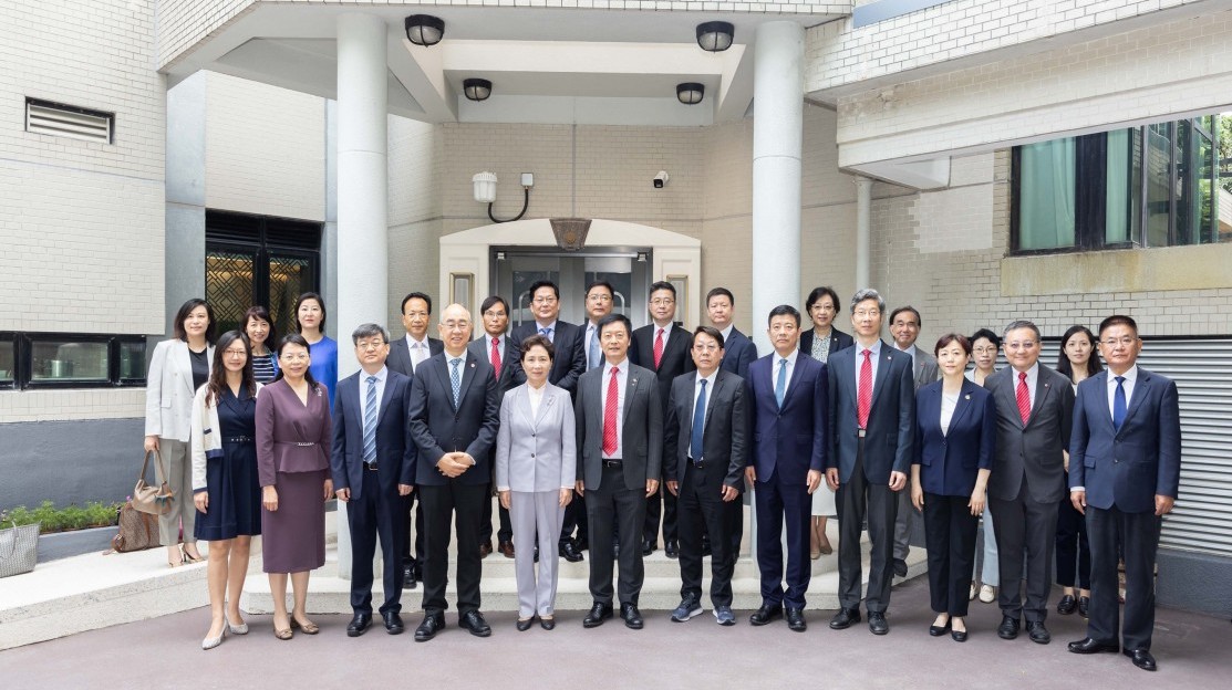 Ms Wang Yuyan, Deputy Party Secretary, Head of the Organization Department of the CPC Shandong Provincial Committee, leads a delegation to visit Lingnan University to explore closer cooperation in research and talent cultivation