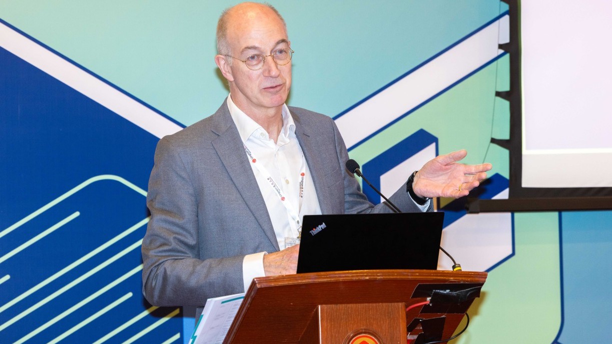Internationally renowned organisational psychologist Prof Arnold Bakker from Erasmus University Rotterdam, discusses the importance of harnessing the potential of AI to redesign jobs in order to support employee interests, sustainability, and growth.