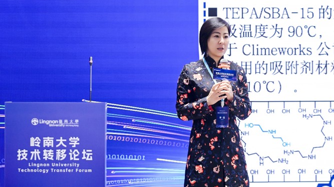 Prof Li Jia, Associate Professor of the School of Interdisciplinary Studies, explains her findings on air carbon capture technology.