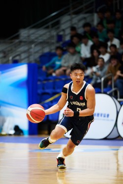 岭大男篮队长李柏篙感谢学校支持校队,包括临时加操时协助安排场地。