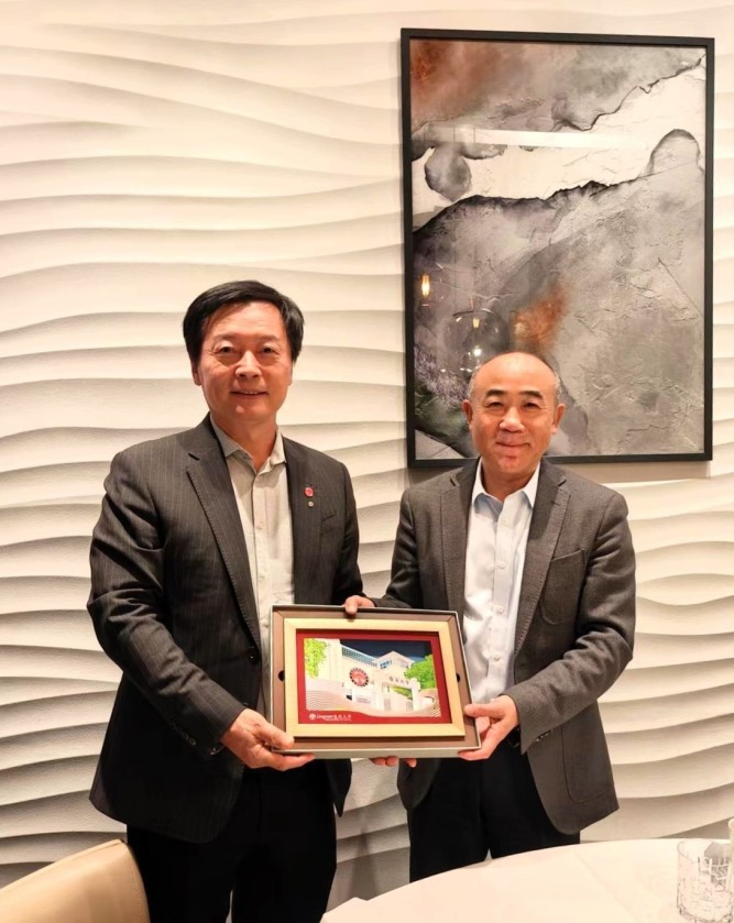 President S. Joe Qin (left) meets with Mr Ding Mingqin (right), Minister Counsellor for Science and Technology Affairs of China's Embassy in the United Kingdom.