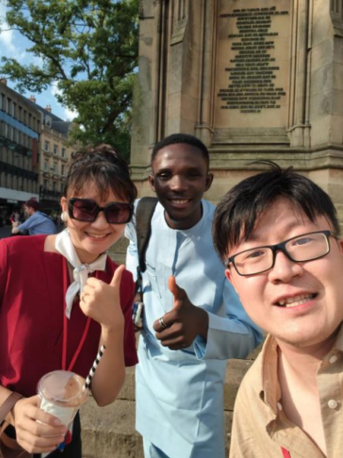 Xu Chuoya (Master of Arts in International Higher Education and Management)(left):
