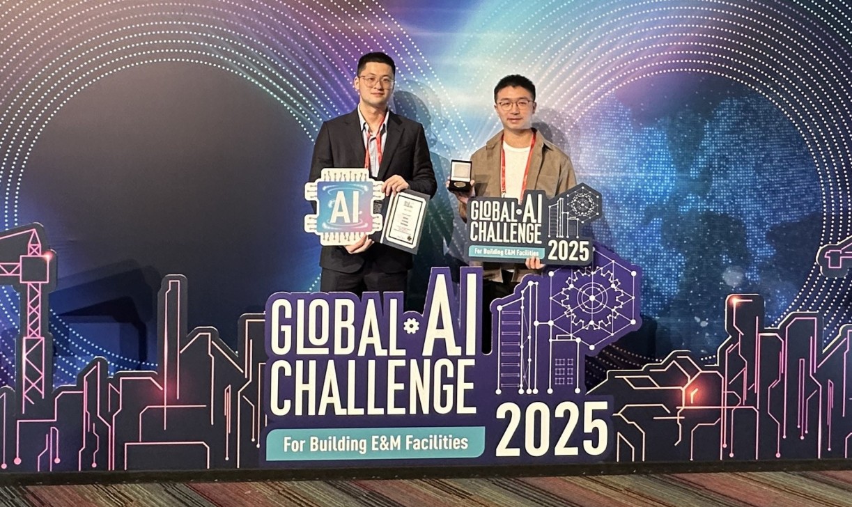 Team members included Dr Liu Yiren (left), Postdoctoral Fellow of the Division of Industrial Data Science of SDS, and PhD students Mr Li Jicheng (right).