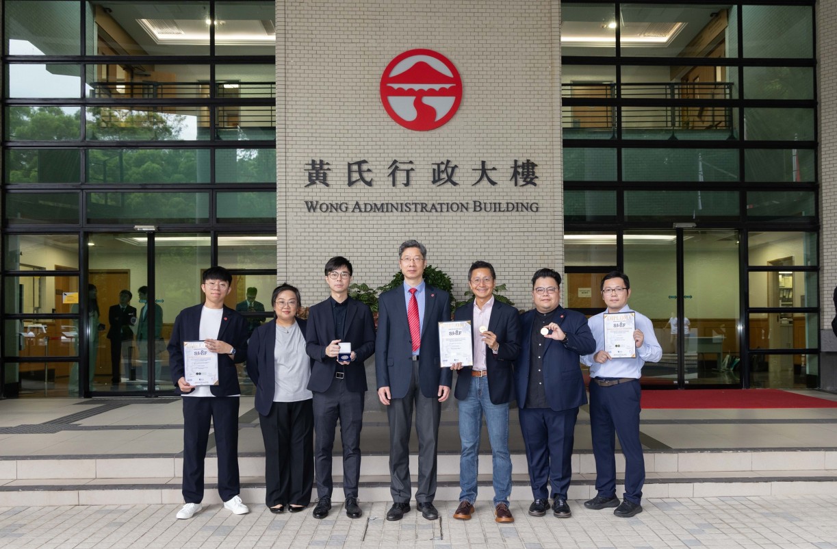 Prof Albert Ko (third from right), Director of the Office of Service-Learning and the Lingnan Entrepreneurship Initiative (LEI), and his team pose with Prof Xin Yao (fourth from left), Vice-President (Research and Innovation) and Tong Tin Sun Chair Professor of Machine Learning.