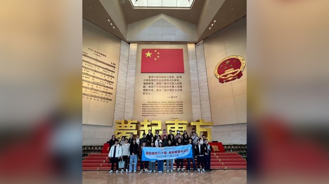 嶺南大學學生參觀軍營。