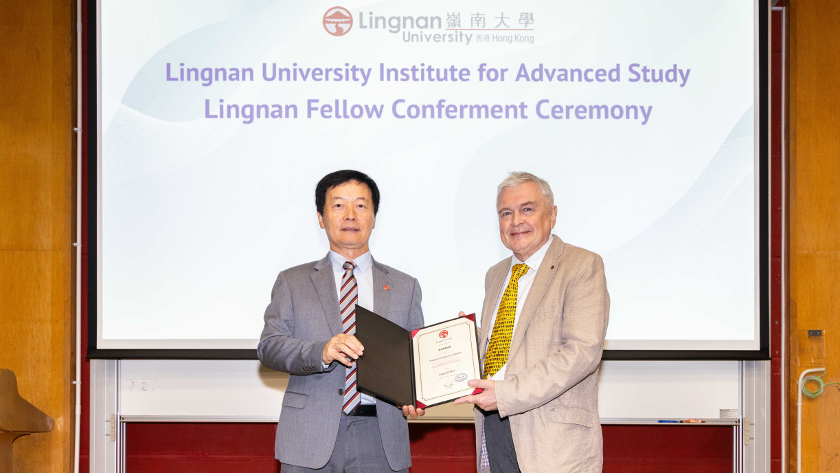 國際著名數學家、俄羅斯科學院院士、莫斯科國立大學教授兼院長Eugene Tyrtyshnikov教授正式獲任為「嶺南院士」。(左起:秦泗釗校長、Eugene Tyrtyshnikov教授)