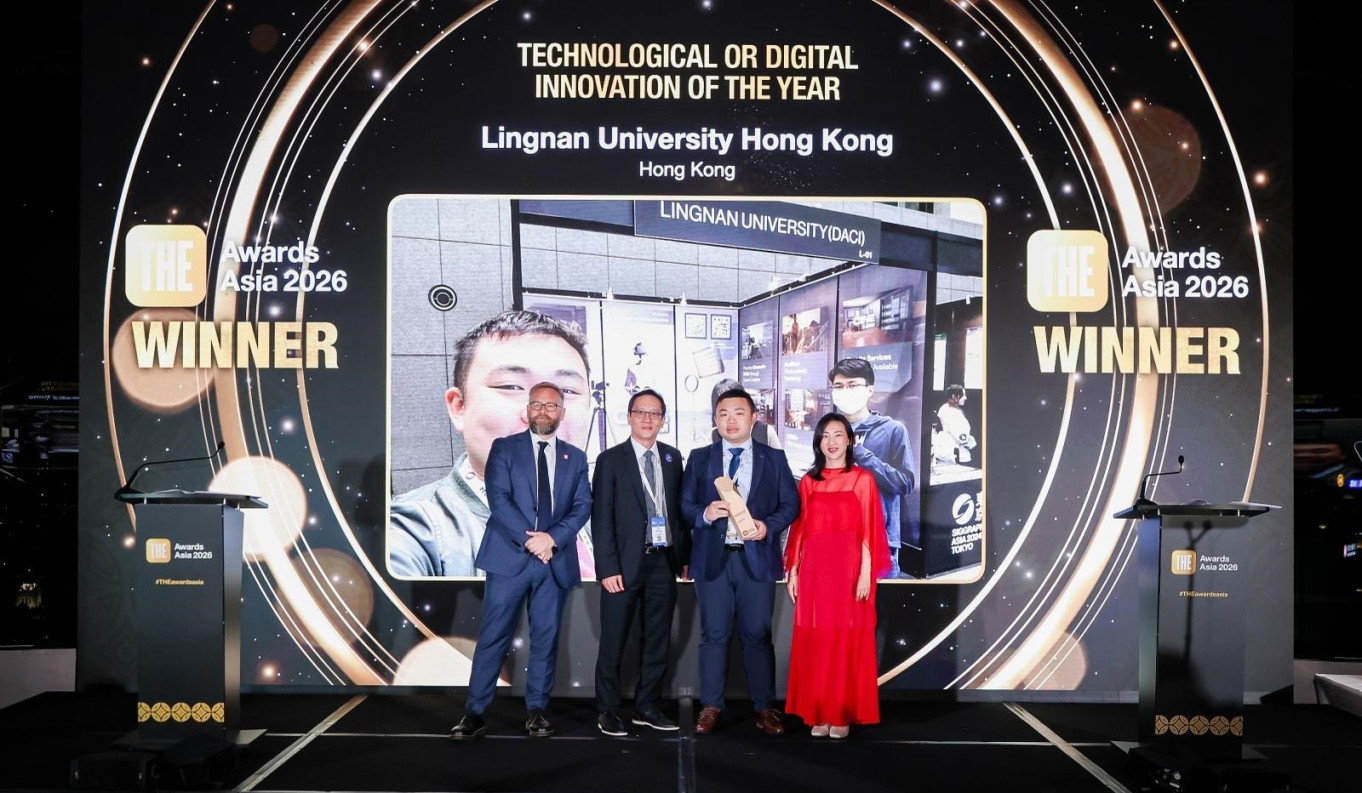 Dr Tobby Kan Shiu-tao (second right), Senior Lecturer of the Department of Digital Arts and Creative Industries at Lingnan University, led the development of the Transforming film education through interactive game – CineSim, which wins the Technological or Digital Innovation of the Year.